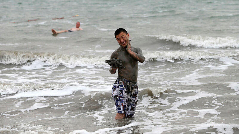 תייר תיירים תיירות סיני ב ים המלח