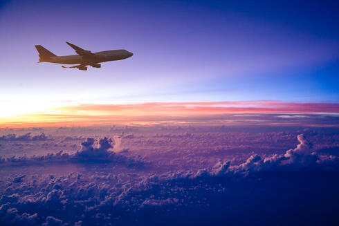 טיסה יותר גבוהה = פחות התנגדות אוויר, ושיוט יותר יעיל, צילום:  Shutterstock.com
