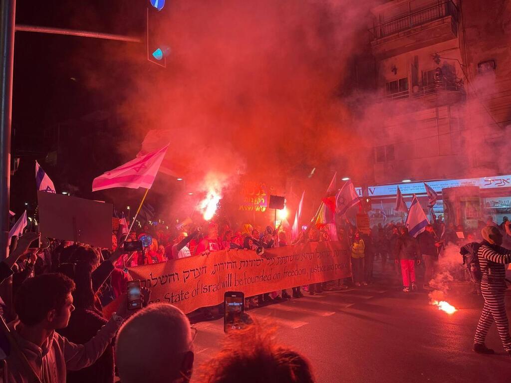 תל אביב הפגנה הפגנת מחאה מחאת המהפכה המשפטית ממשלה ממשלת ישראל חבר חברי חברים כנסת קואליציה אופוזיצי 