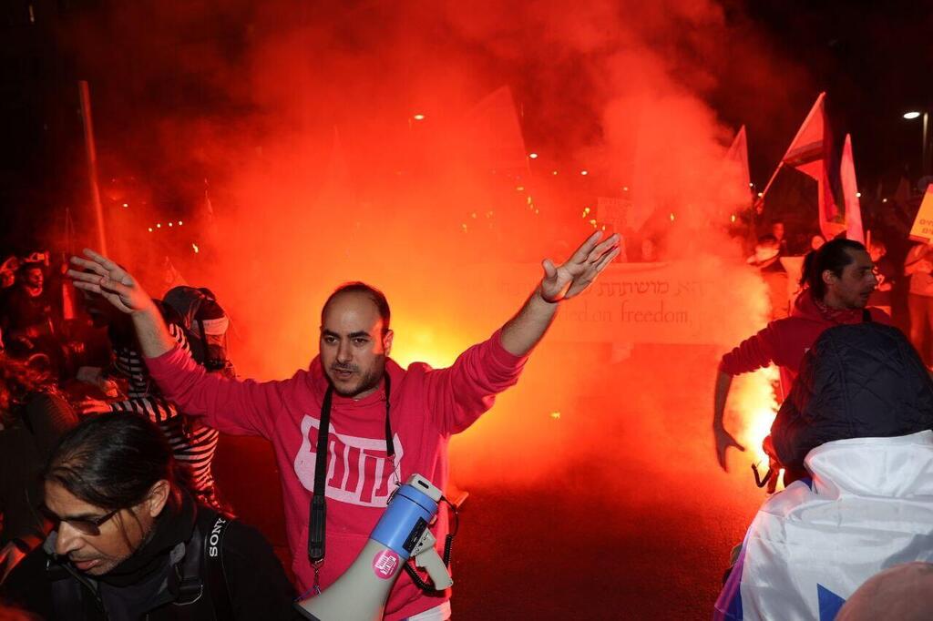 תל אביב הפגנה הפגנת מחאה מחאת המהפכה המשפטית ממשלה ממשלת ישראל חבר חברי חברים כנסת קואליציה אופוזיצי 