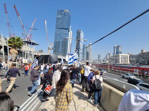 מחאה בצומת איילון תל אביב נגד הפיכה משטרית, ללא