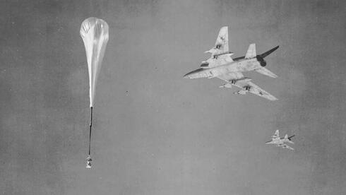 מטוסי יירוט סובייטיים בעקבות בלון ריגול אמריקאי, צילום: Wikimedia