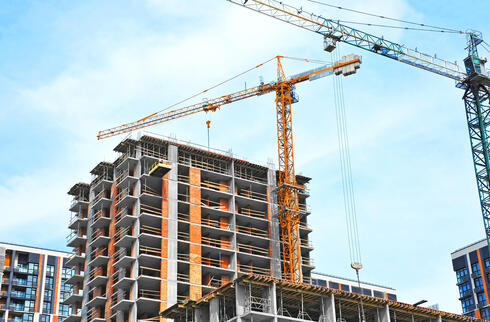 איך משפיעה אי הודאות סביב מחירי הדיור על מימון וליווי הבניה?, shutterstock
