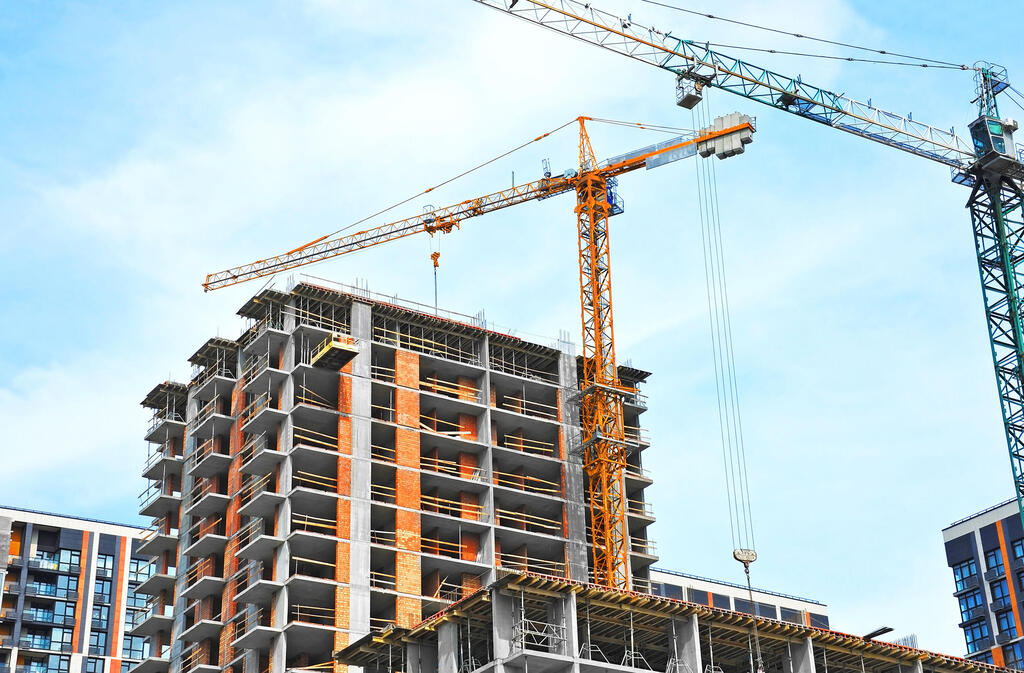 איך משפיעה אי הודאות סביב מחירי הדיור על מימון וליווי הבניה?