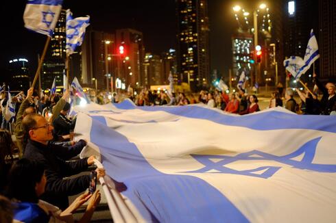 המפגינים בתל אביב, הערב, צילום: עופר צור