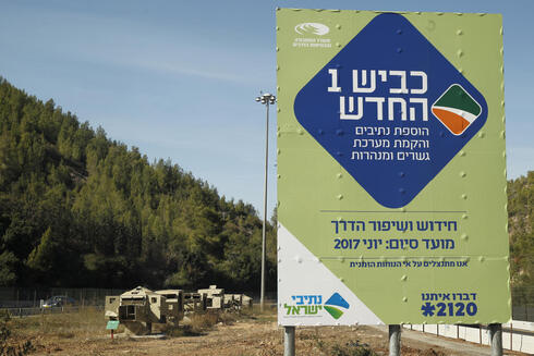  עבחדות שיפוץ בכביש 1 של חברת נתיבי ישראל, צילום: עטא עוויסאת