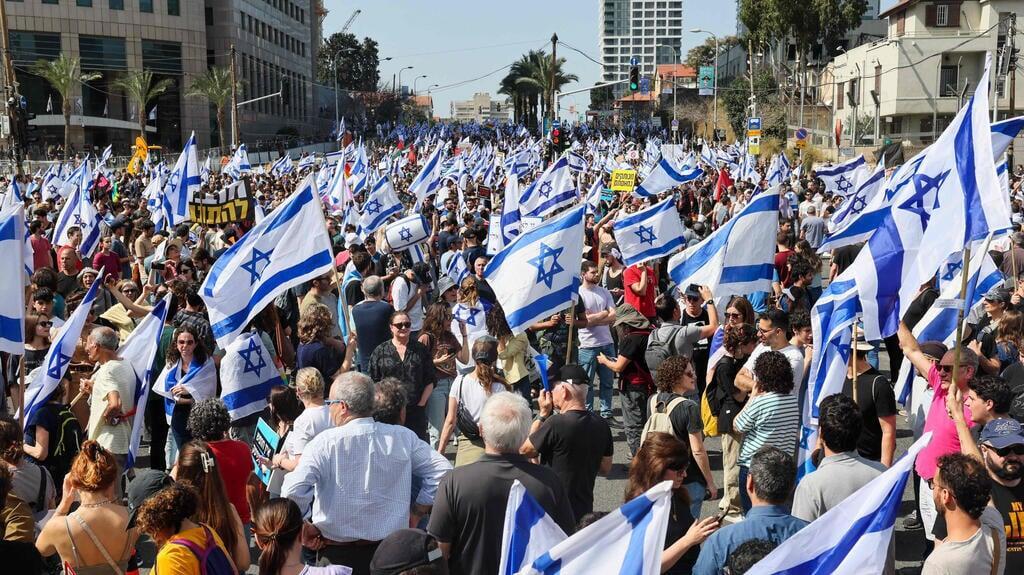 מחאה בתל אביב יום שיבוש הפגנה הפיכה משטרית