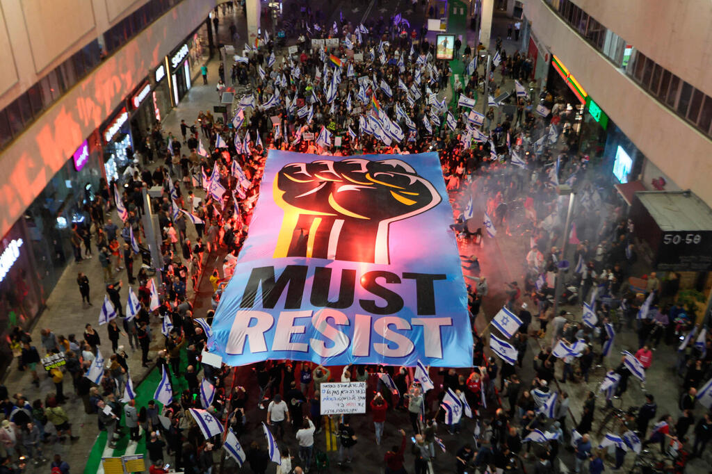 הפגנה מחאה ב תל אביב נגד הפיכה משטרית 4 במרץ