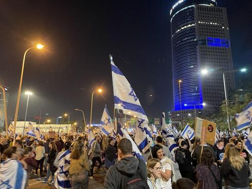 מפגינים בתל אביב, שי סלינס