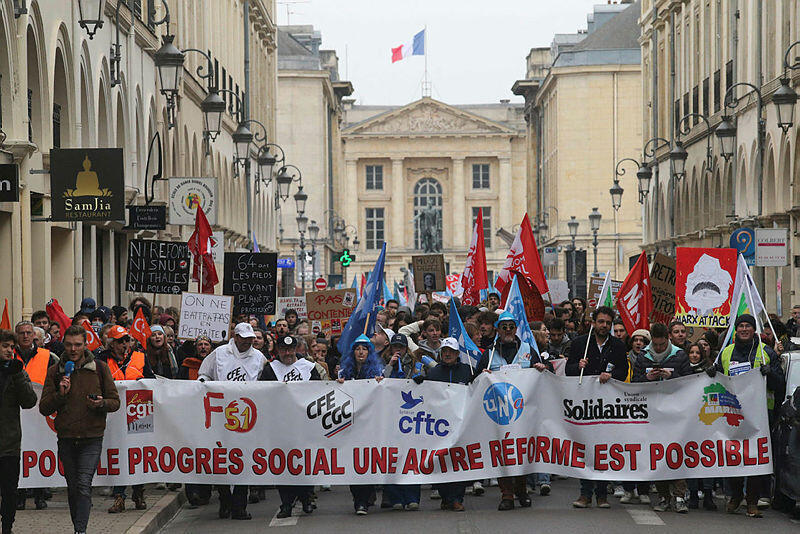 הפגנה בעיר ריימס ב צרפת במחאה על העלאת גיל הפרישה לפנסיה