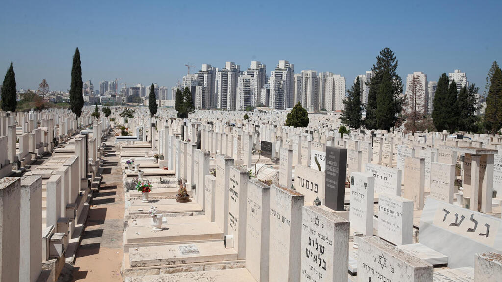 בית עלמין (צילום: אוראל כהן) בית עלמין פתח תקווה