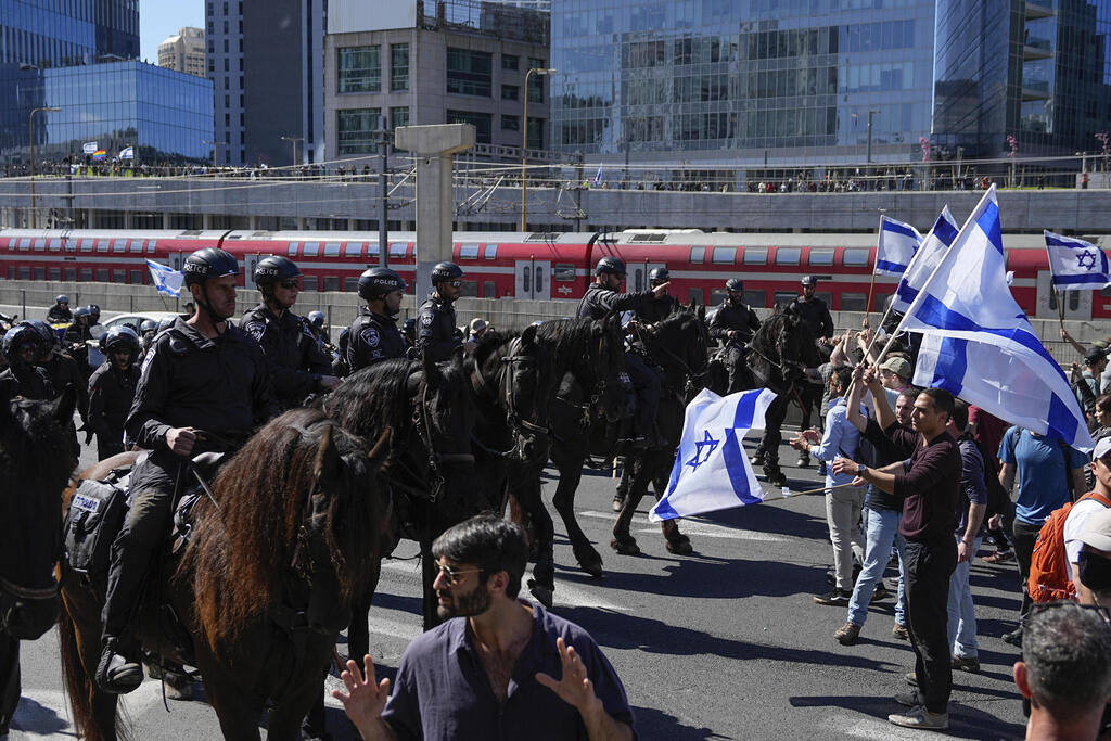 פרשי משטרה איילון צפון תל אביב הפגנה