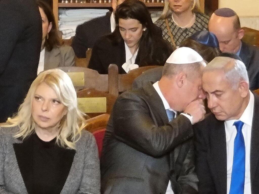 המזכיר הצבאי מעדכן את רה"מ נתניהו בפיגוע בתל אביב בעת שהותו ברומא