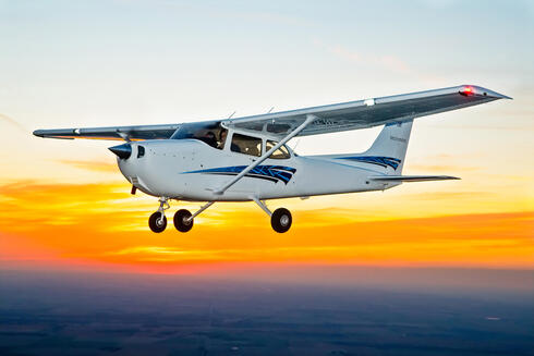 ססנה 172 באוויר. שימו לב לכנף, צילום: Cessna Textron