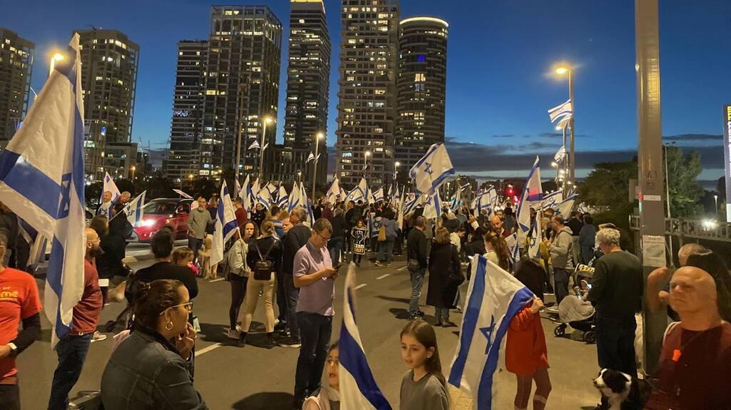 מפגינים בתל אביב יום החרפת המחאה 16.3