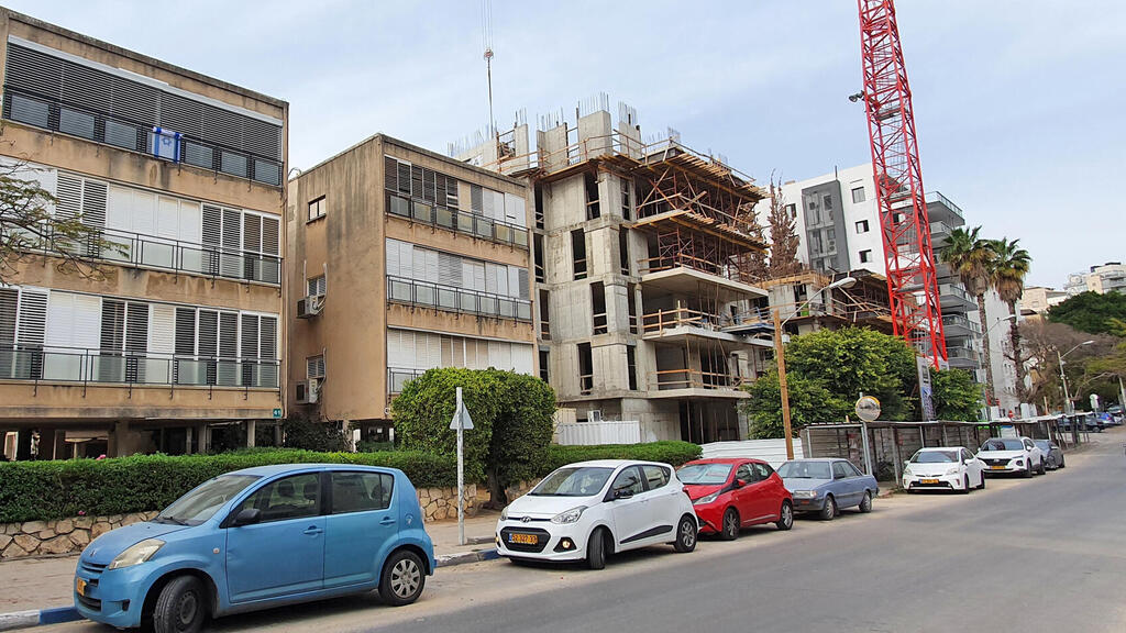 פרויקט תמ"א 38 בגבעתיים. הכנסות הרשויות המקומיות יגדלו (צילום: אוראל כהן) מגזין נדלן מרץ 2023 בניין במהלך תמ"א 38 בעיר גבעתיים