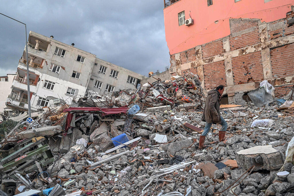 מגזין נדלן מרץ 2023 בניין שקרס ברעידת האדמה טורקיה 2023