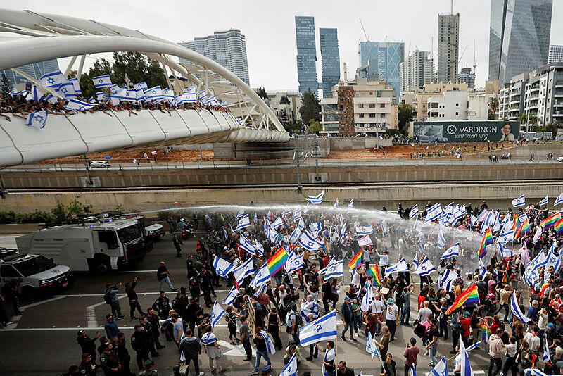 הפגנה מחאה נתיבי איילון תל אביב יום השיתוק הפיכה משטרית 23.3