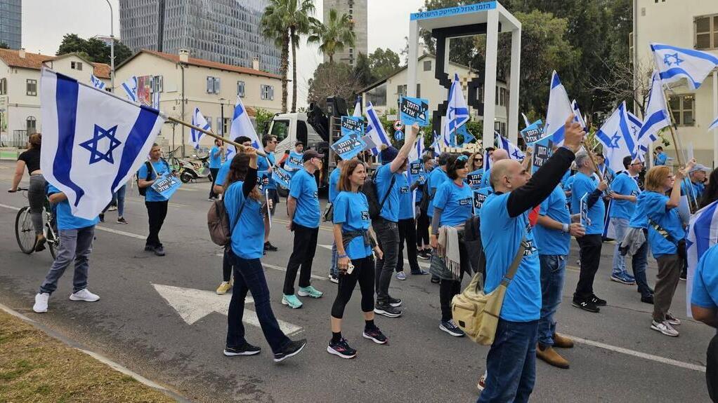 חסימת ציר קפלן ב תל אביב ב במחאה נגד ההפיכה המשטרית
