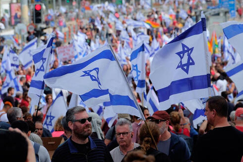 מפגינים ברחוב קפלן בתל אביב, צילום: עופר צור