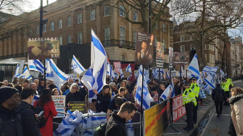 הפגנה נגד ראש הממשלה בנימין נתניהו ב לונדון הפיכה משטרית 24.3