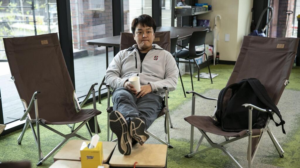 דו קוואן מנכ"ל טרפורם לאבס במשרדי החברה בסיאול באפריל 2022