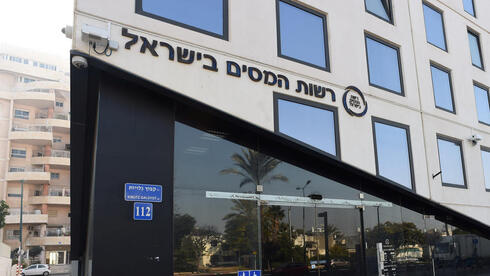 צילום: יובל חן חשד: עו"ד קנה וילה להשקעה ברמת השרון - ודיווח שהוא גר בה כדי לקבל הנחת נכה במס