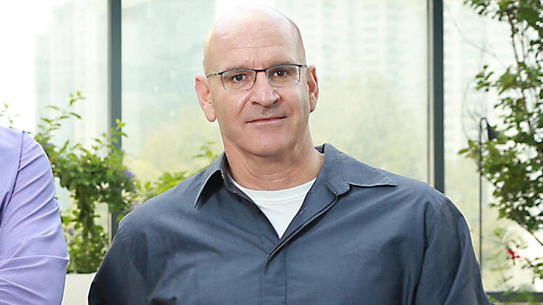 מוסף עצמאות מימין יפתח שולמן ו עופר בנגל רדיס לאבס