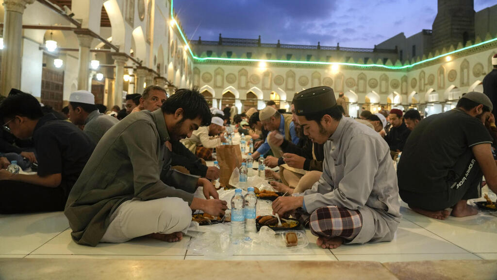 סעודת שבירת צום השבוע  ב קהיר