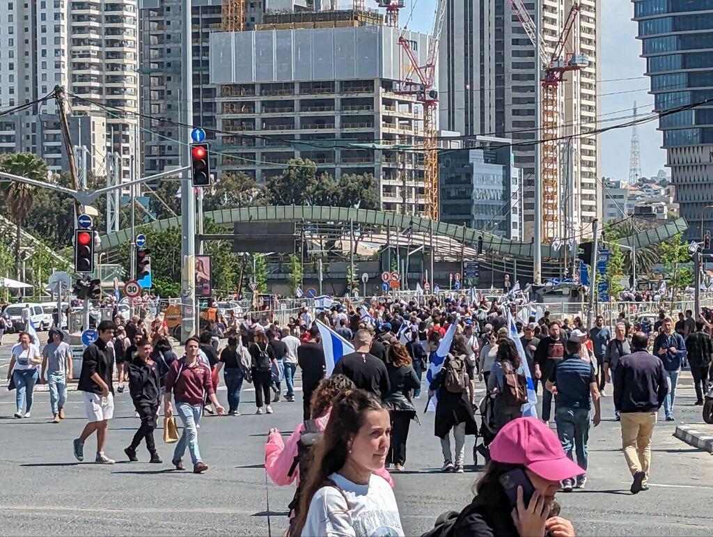 מחאה הפגנה 27.3 בתל אביב הפיכה משטרית