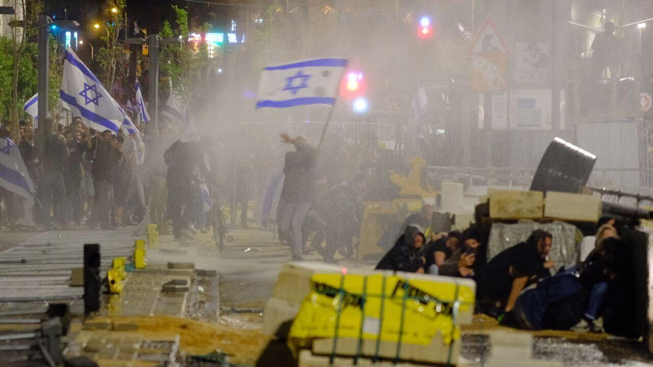 עימות בין המשטרה ומפגינים ב תל אביב