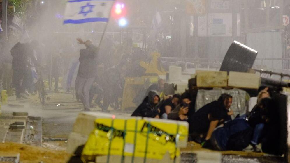 עימות בין המשטרה ומפגינים ב תל אביב