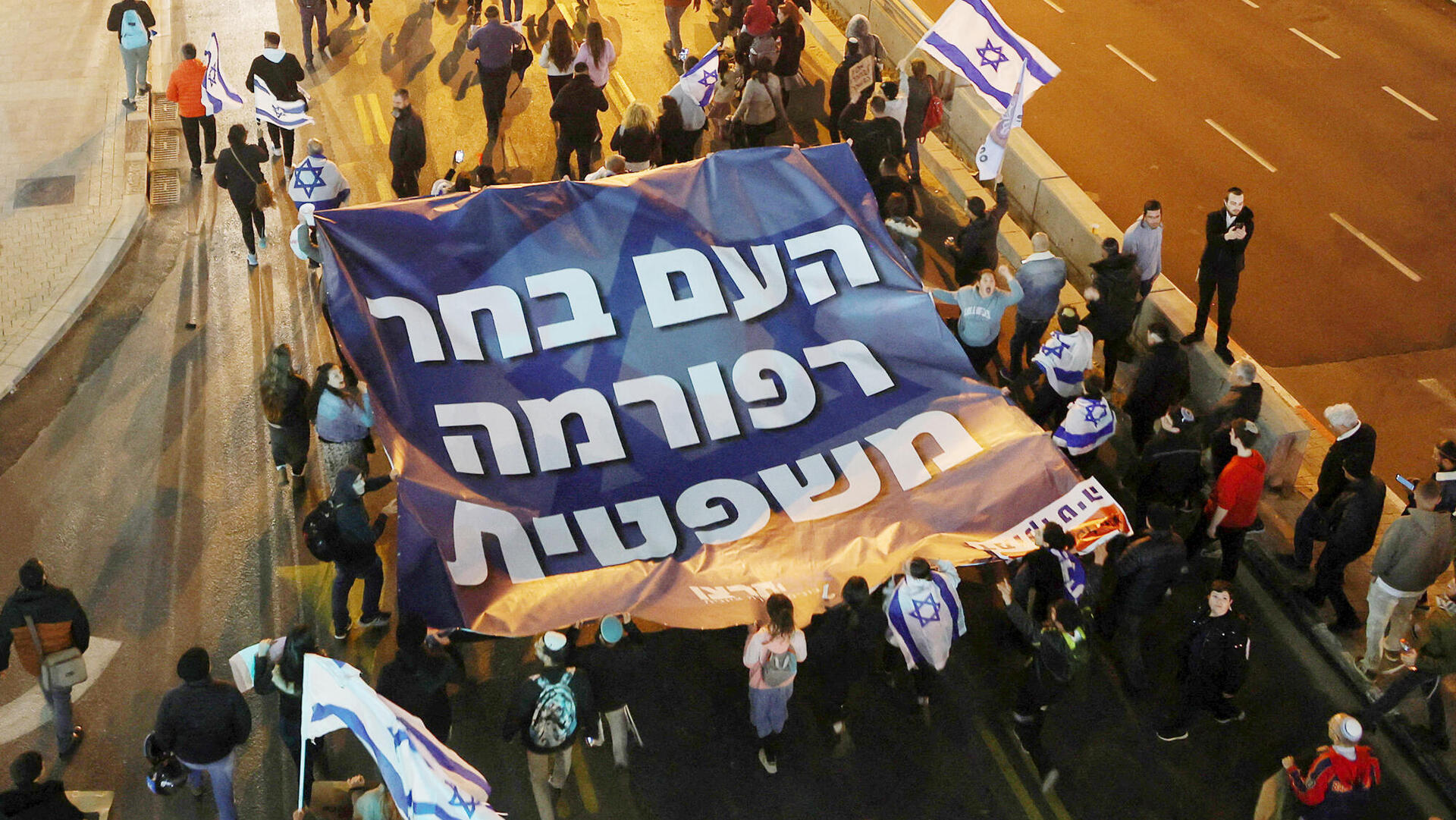 חסימת נתיבי איילון הפגנה מחאה הפגנת ימין בעד המהפכה המשפטית ב תל אביב 30.3.23