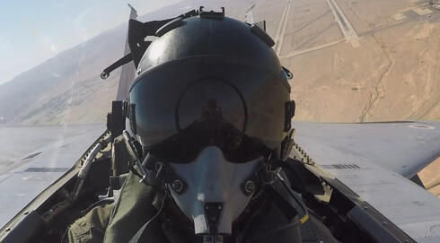מקריב הרבה, נותן הרבה, ולפעמים גם מודאג. טייס F15 ישראלי, צילום: דובר צה"ל