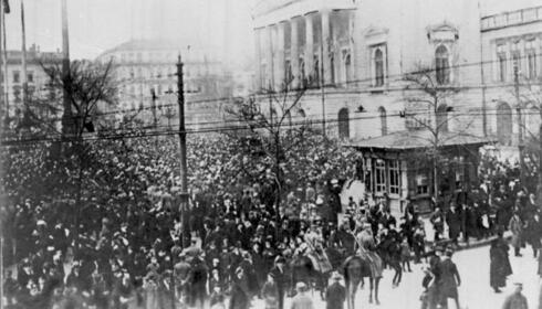 מחאת המונים בליפציג, נובמבר 1918, צילום: Bundesarchiv, Bild 183-J0908-0600-005 CC-BY-SA 3.