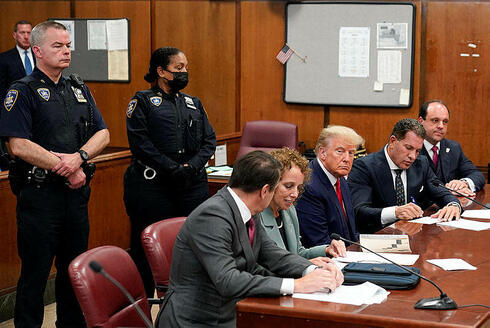דונלד טראמפ בבית המשפט בניו יורק, AP