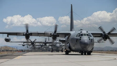 מטוסי קומפאס קול. שימו לב לאנטנות שיוצאות מזנב, צילום: USAF