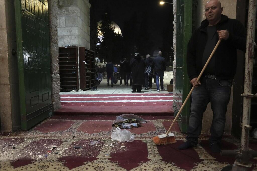 הרס במסגד אל-אקצא אחרי התפרעויות
