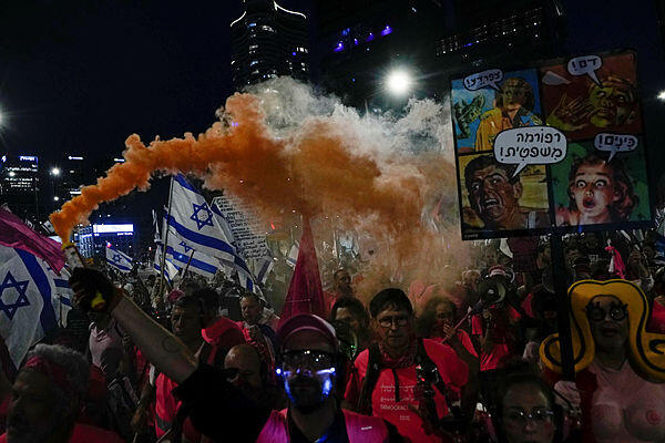 הפגנה נגד ההפיכה המשטרית ב תל אביב