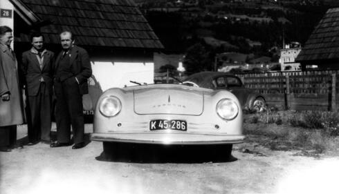מכונית פורשה 356 ופרי פורשה, בנו של פרדיננד פורשה , צילום:  פורשה