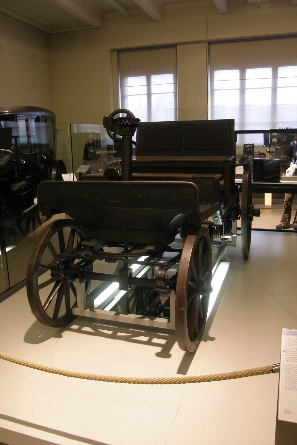  המכונית של מרכוס במוזיאון 