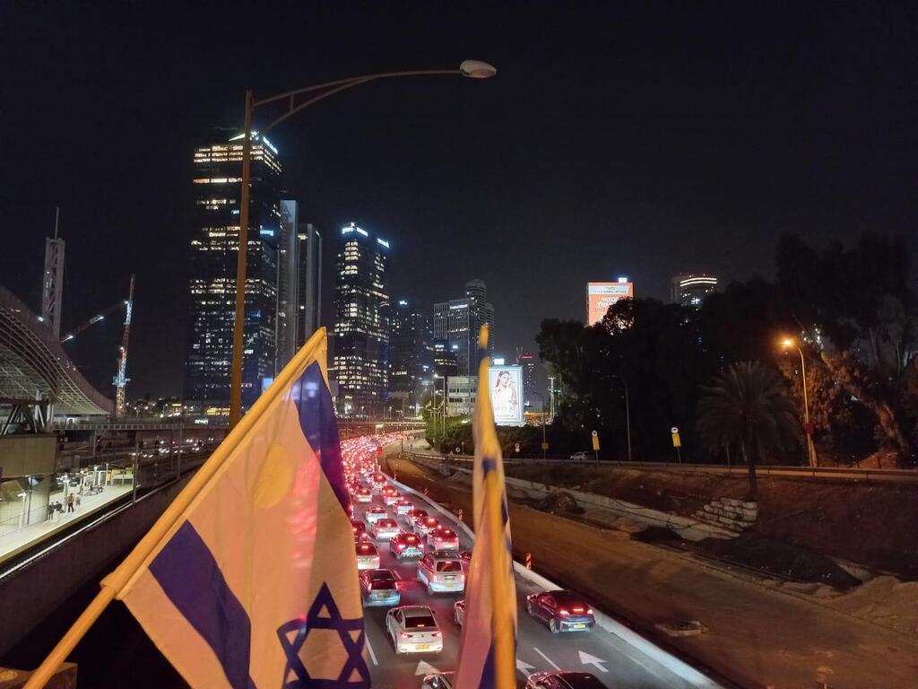 מפגינים בתל אביב חסמו את איילון אחרי נאום נתניהו 10.4 הפיכה משטרית