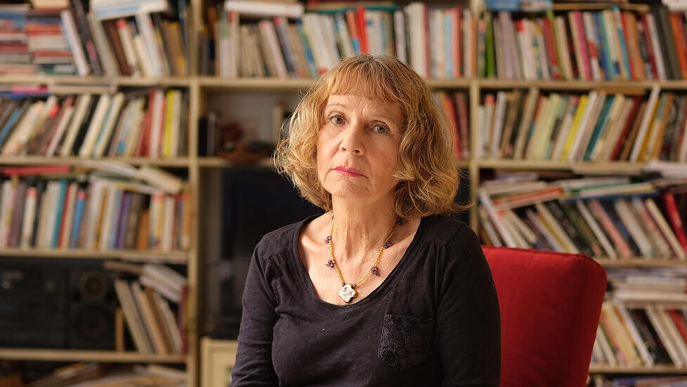 הסופרת אסתי ג&#39; חיים על השואה, ההפיכה המשטרית והקשר ביניהן