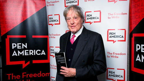 סר טום סטופארד, המחזאי והתסריטאי היהודי-בריטי, הלך לעולמו בגיל 88