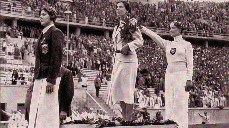 הסייפת היהודייה, הלנה מאייר - זכתה עבור הנאצים במדליית כסף במשחקים האולימפים בברלין