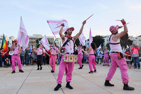 מפגינים בכיכר הבימה, צילום: JACK GUEZ / AFP