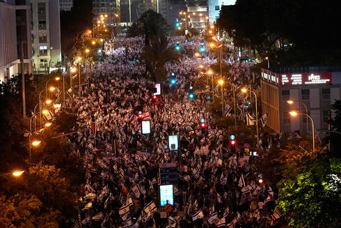 הפגנה נגד המהפכה המשפטית קפלן תל אביב, צילום: AP/ Ohad Zwigenberg
