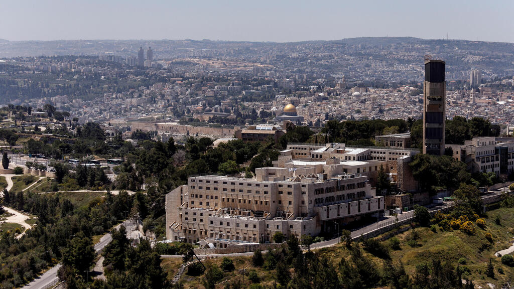 האוניברסיטה העברית. יינתן תקציב ייעודי לתגבור וסיוע לסטודנטים חוזרים ממילואים (צילום: REUTERS/Amir Cohen) האוניברסיטה העברית הר הצופים ירושלים 26.4.23
