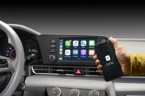 מערכת Car Play של אפל. 27% ממשתמשי המכשירים הסלולריים בעולם עשו בה שימוש, צילום: David Dewhurst Photography