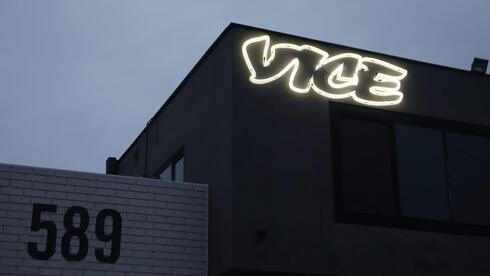 שנה לאחר שהגישה בקשה לפשיטת רגל: Vice מתכננת לפטר מאות עובדים